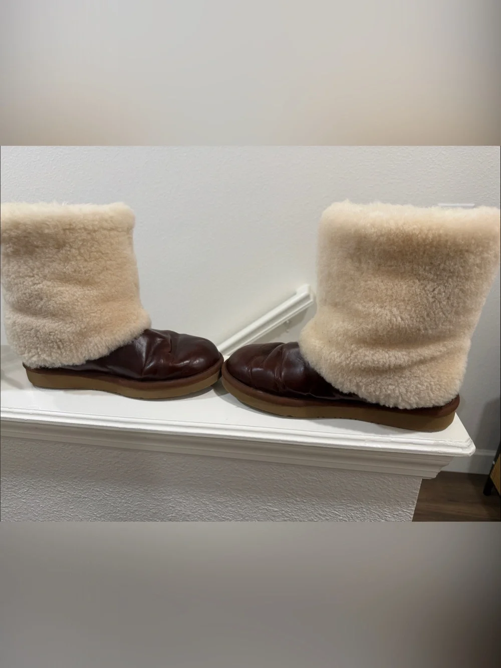 UGG Short Boots in Chestnut with Cream Shearling